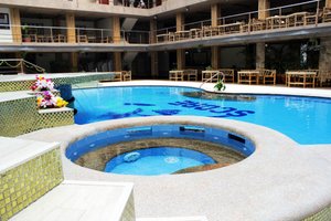 Score Birds Hotel in Luzon, image may contain: Pool, Water, Hotel, Swimming Pool