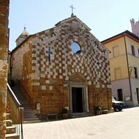 facciata sulla piazza
