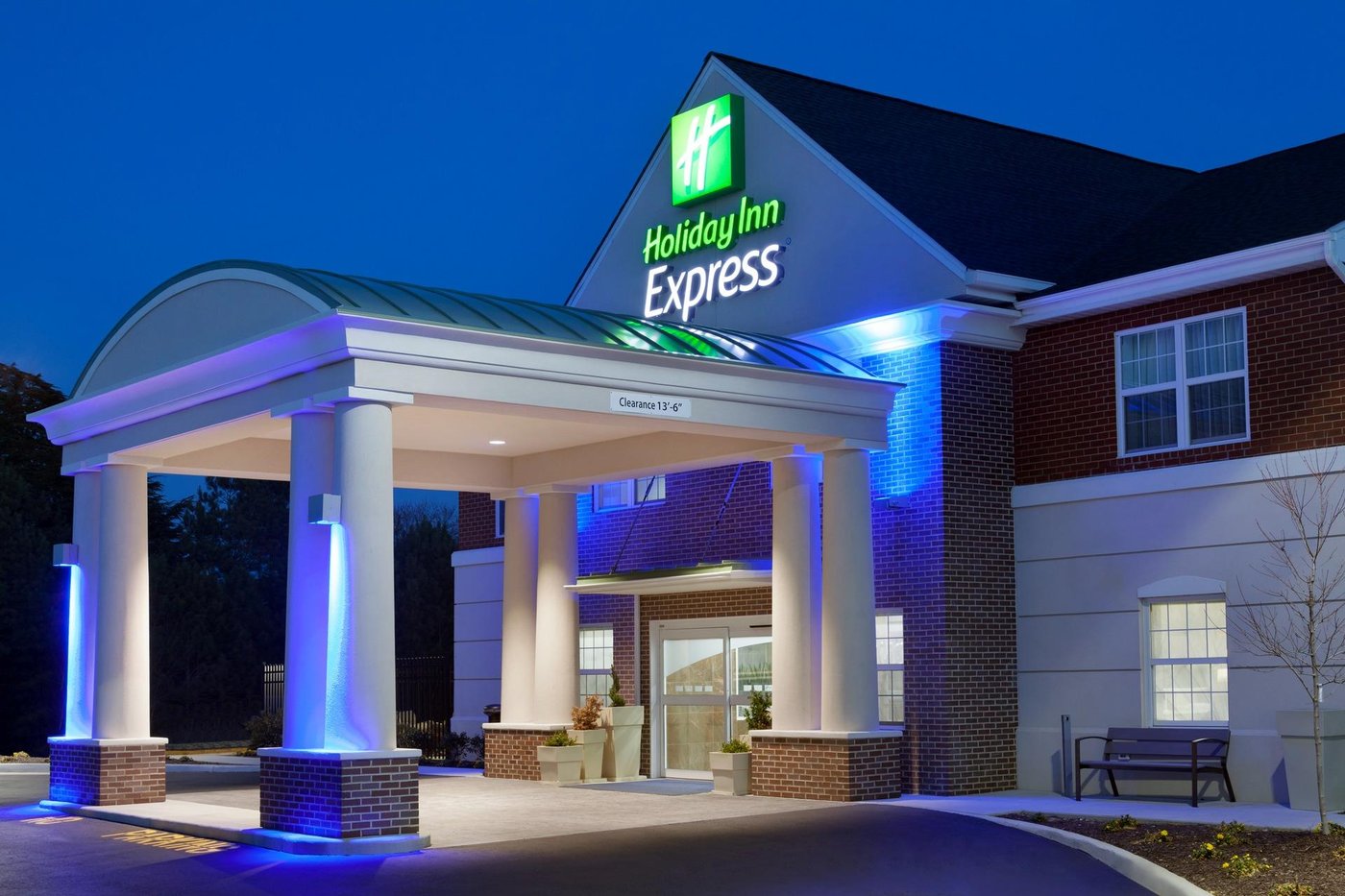 HOLIDAY INN EXPRESS WILLIAMSBURG NORTH, AN IHG HOTEL 102 (̶1̶2̶6̶