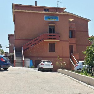 giardino e parcheggi