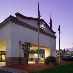 Main enterance to the hotel