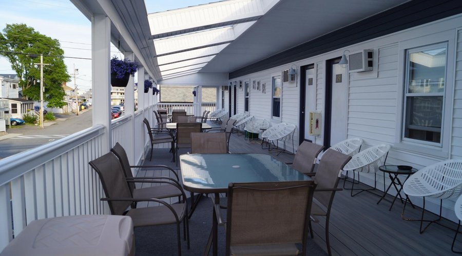 Deck.