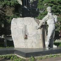 Памятник Юрию Эрвье