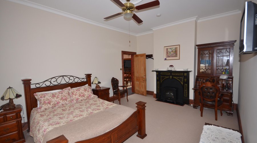 Deluxe Queen Room