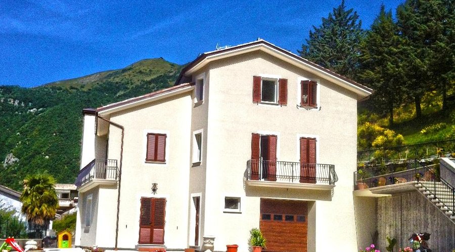 L'esterno veramente bello (in via di ultimazione il giardino)