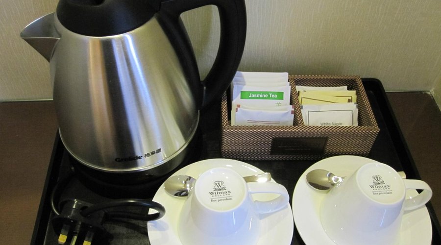 Coffee and tea maker