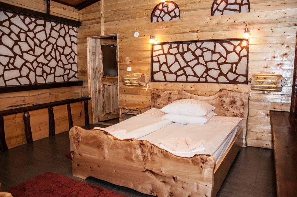 PENSIUNEA SARMIS - Prices & Guest house Reviews (Sarmizegetusa, Romania)