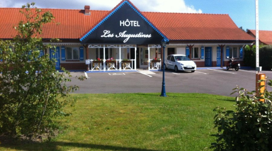 Hotel view at the entrance