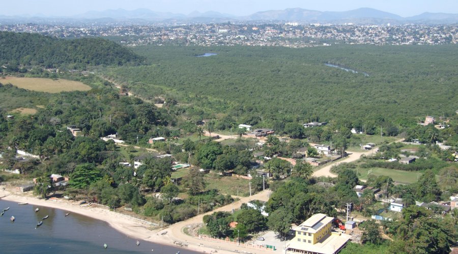 Foto aérea do hotel e seu entorno