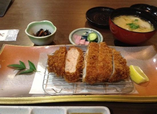 厚切りロースカツ