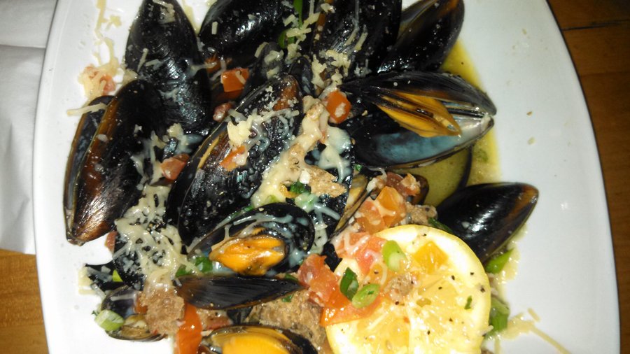 Steamed Obsidian Mussels