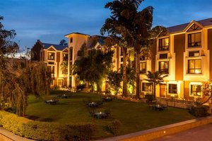 Hotel Hilltone in Mount Abu, image may contain: Neighborhood, City, Suburb, Resort