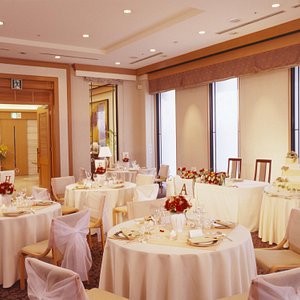 President Hotel Mito in Mito, image may contain: Reception Room, Indoors, Dining Table, Table