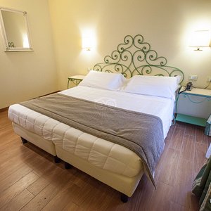 The Double Bedroom with Street View at the Borgo Antico Hotel