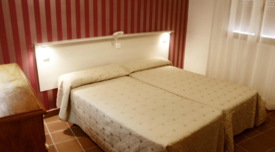 Habitaciones Dobles y Sencillas
