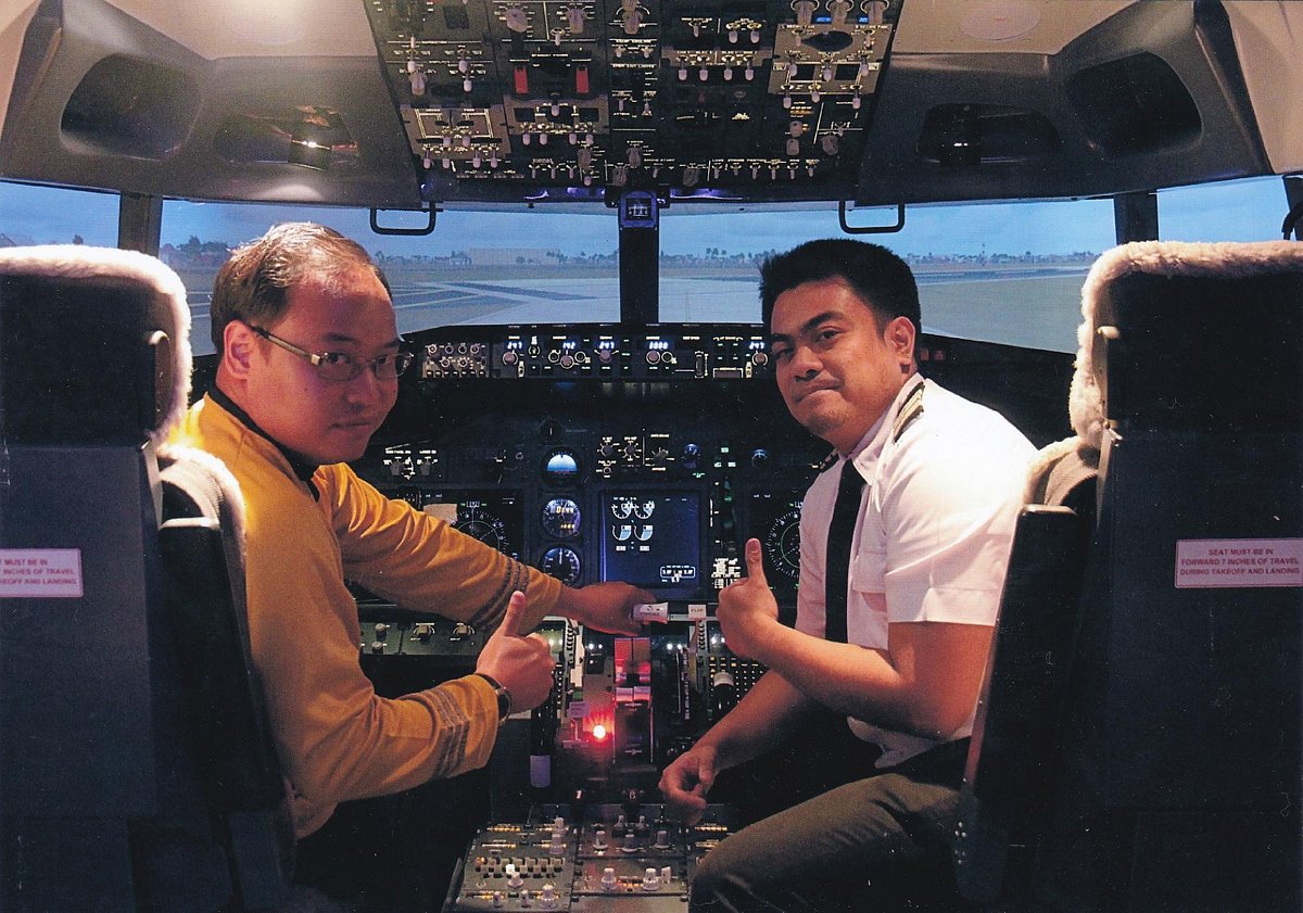 Take Flight At Changi Airport Aviation Experience: Pilot Through The Skies  In A Flight Simulator - Little Day Out