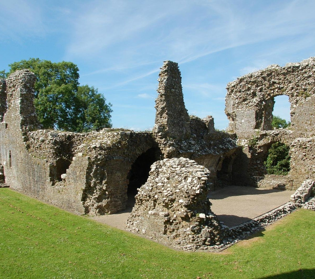 Llawhaden Castle: All You Need to Know BEFORE You Go