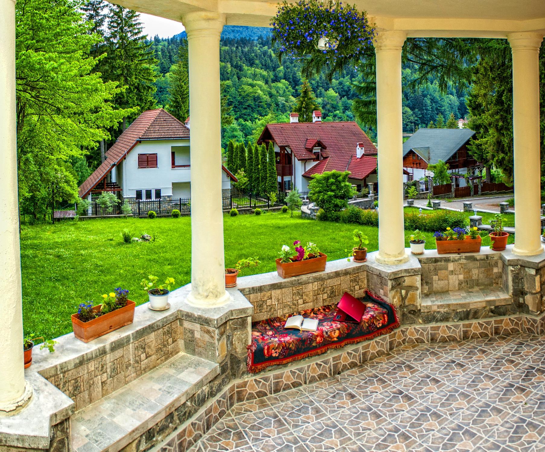 PENSIUNEA BOEMA $54 ($̶6̶0̶) - Prices & Hotel Reviews - Sinaia, Romania