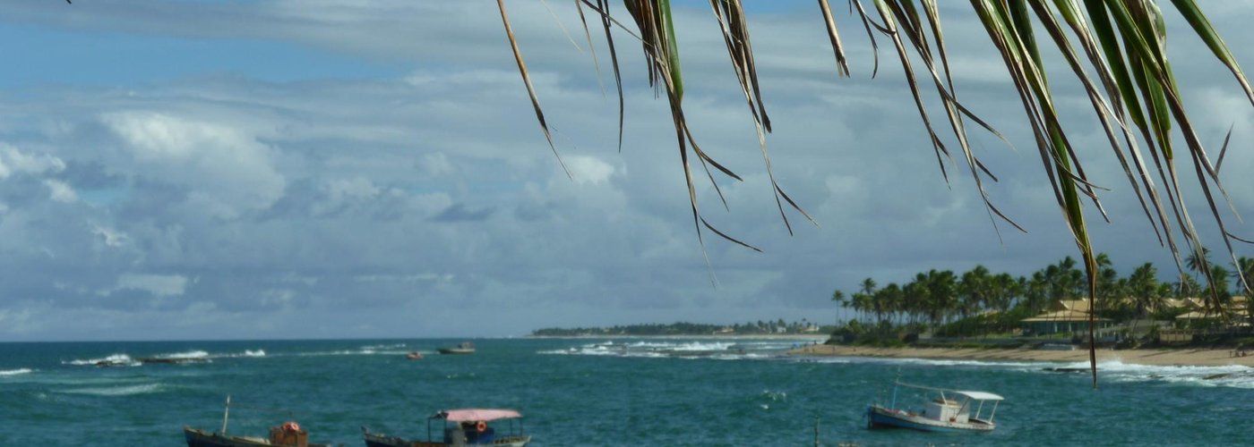 vista com os barcos de pescadores