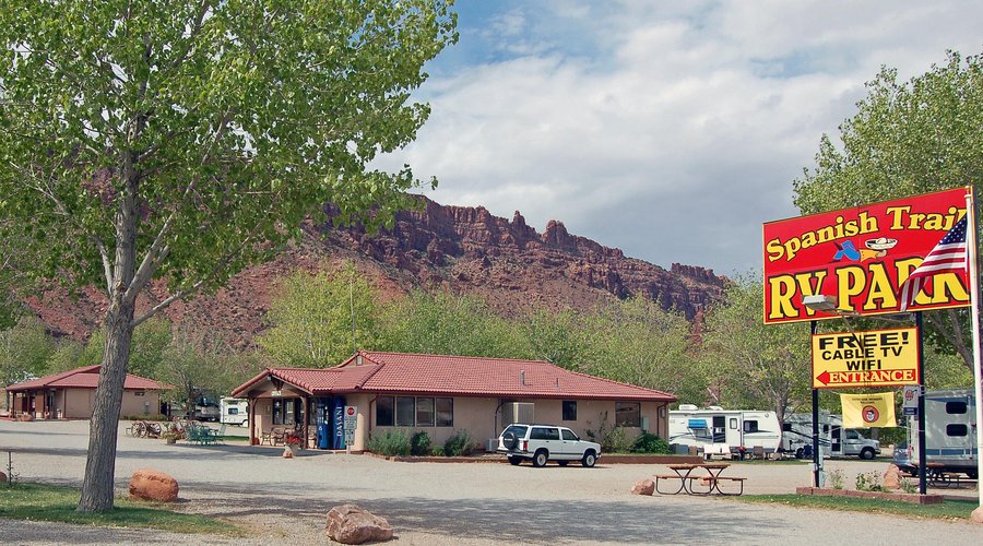 Convenience Store, Laundry, Restrooms & Showers