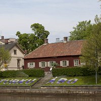 The Qwensel House as seen from the east bank.