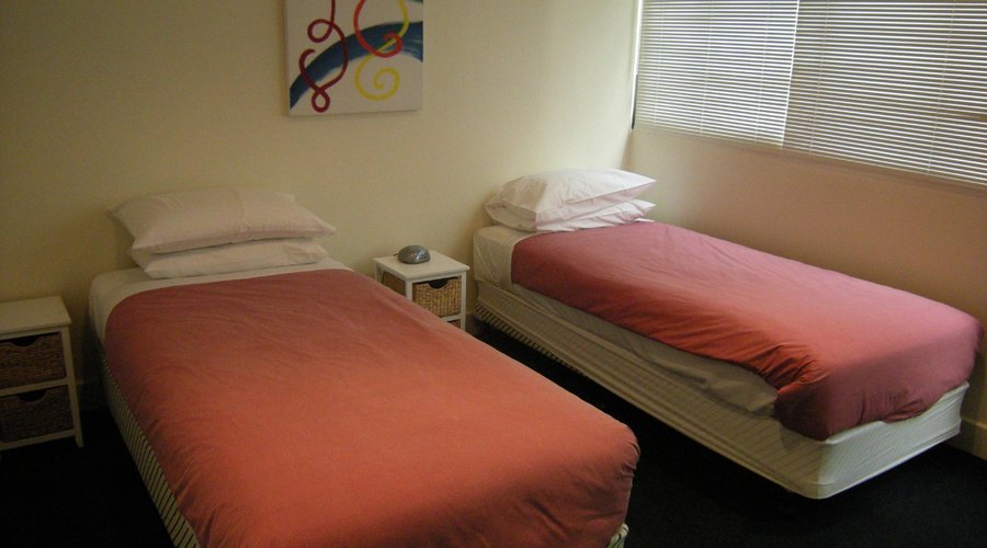 2nd Bedroom - 2 single beds