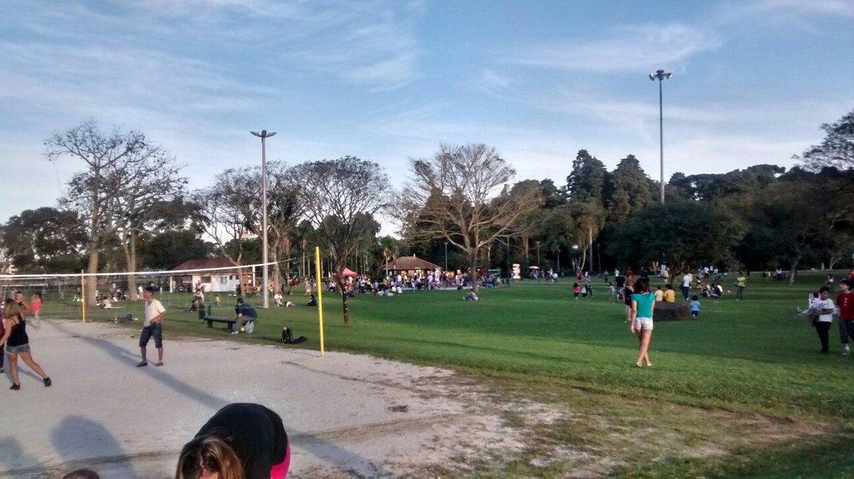 15 quadras gratuitas para jogar futebol em Curitiba