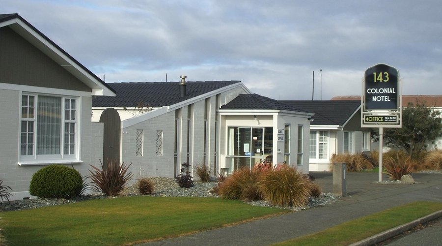 Colonial Motel