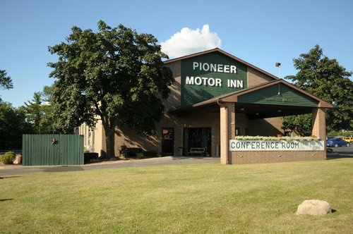 Pioneer Motor Inn image