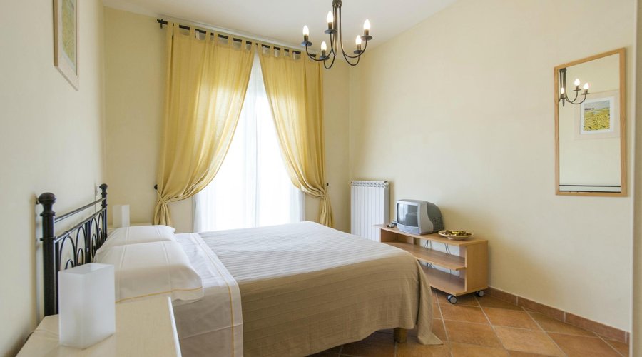 Camera da letto con balcone