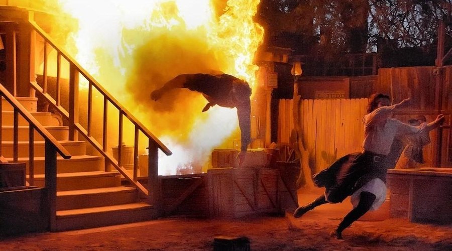 Pistoleros Wild West Show: Fiery Explosions !!!!! #wildwest #oldwest #stuntshow #arizonafun #aztour