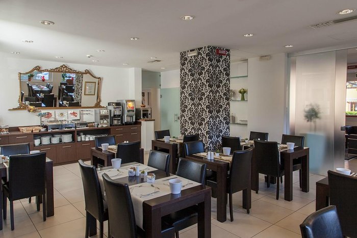 Hotel Benaco Bar or Lounge: Pictures & Reviews - Tripadvisor