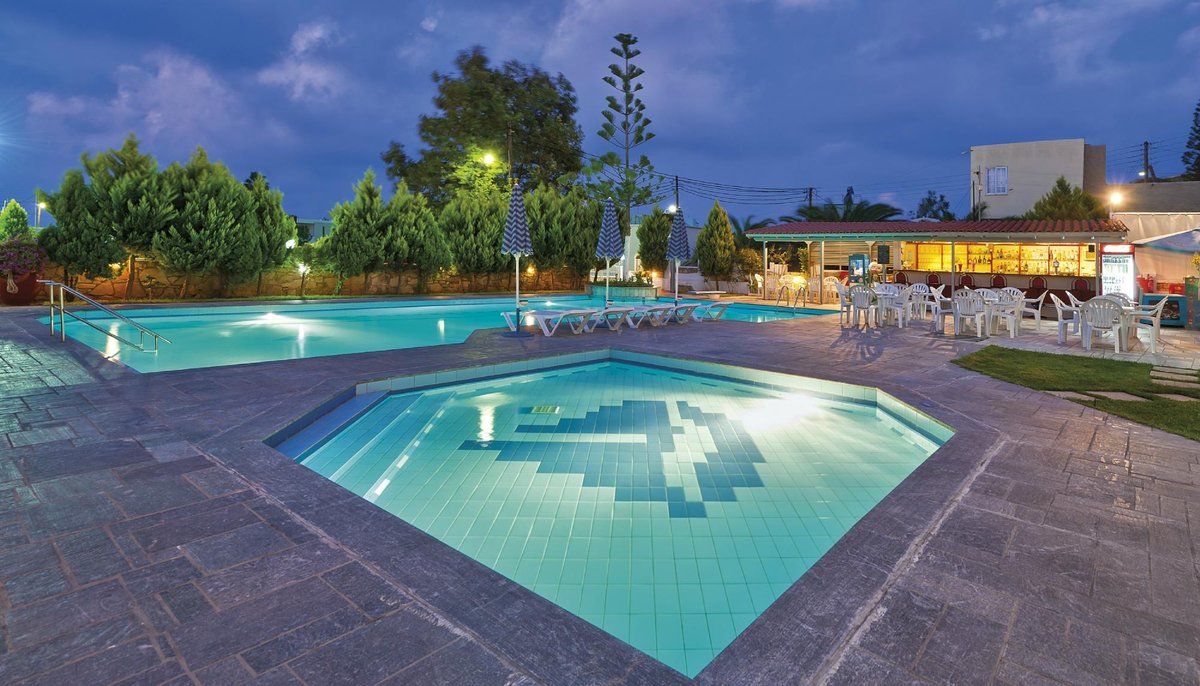 Lia Apartments Pool: Pictures & Reviews - Tripadvisor