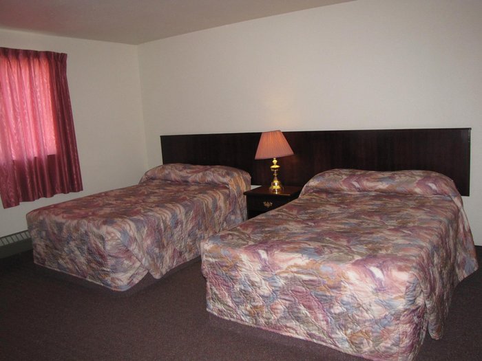 PELICAN RAPIDS INN - Hotel Reviews (Fort Smith, Northwest Territories)