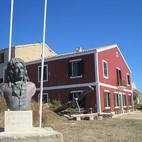 The governor's house with bust of the hospital's founder