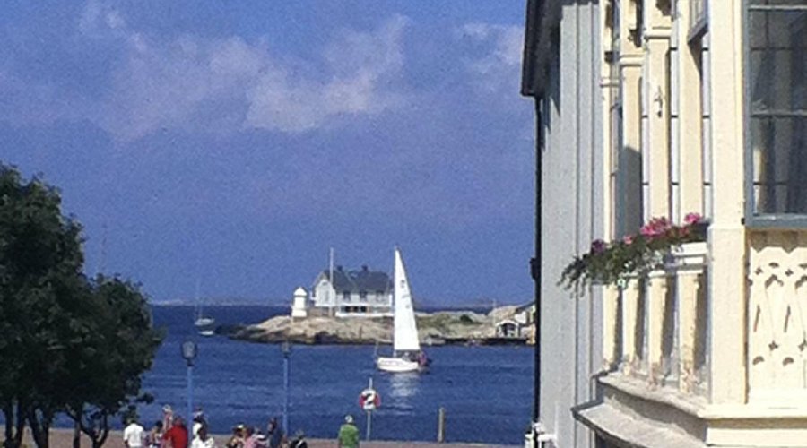 Strandnära Hotell invid Socitetshuset på Marstrand