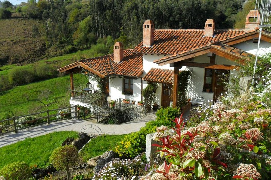 ALOJAMIENTOS RURALES EL CORBERU (Ardines, Asturias ...