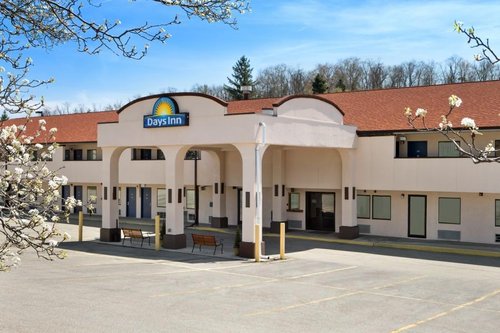 Rodeway Inn & Suites Monroeville-Pittsburgh image