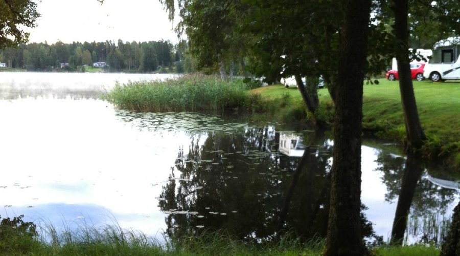 Promenadstråk runt sjön