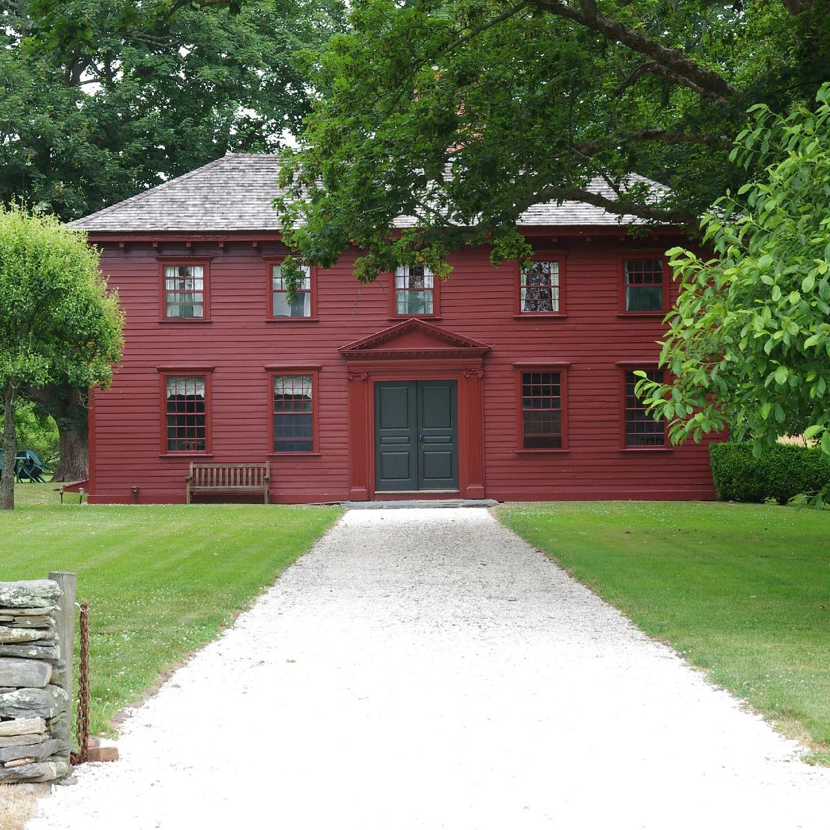 The house is the museum. Мидлтаун род Айленд. Мидлтаун США. Белый дом Кентукки (Whitehall House and Gardens). Bishop's House Museum.