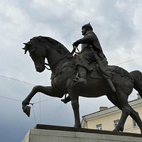 Памятник Михаилу Тверскому на коне