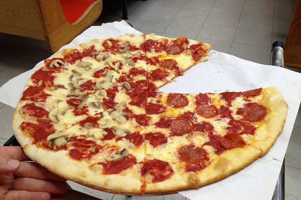 https://dynamic-media-cdn.tripadvisor.com/media/photo-o/06/28/39/80/half-pepperoni-half-mushroon.jpg?w=600&h=400&s=1