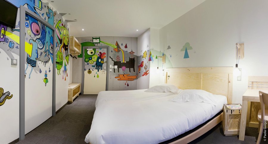 Room by Khat
