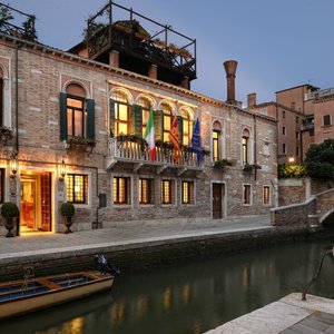 Palazzetto Madonna in Venice, image may contain: Villa, Brick, City, Neighborhood