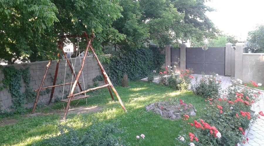 A traditional Kyrgyz "selkinchek" (two man swing)