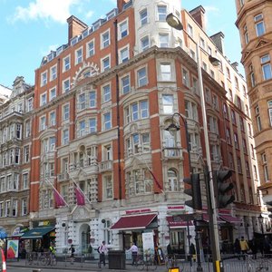 Facade of Mercure Hotel Bloomsbury