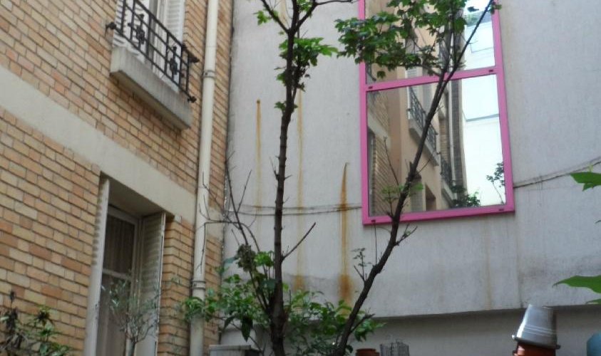 La petite cour intérieure de la résidence
