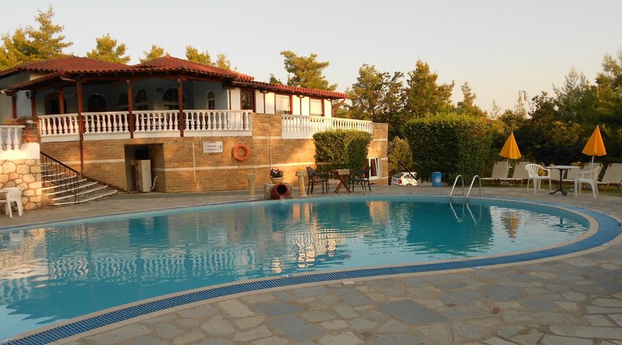 Restaurant overlooking the pool.