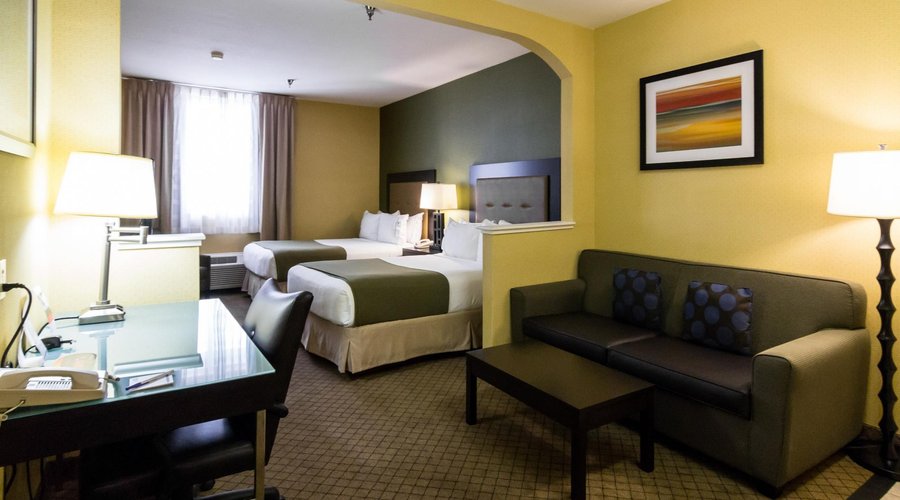 Deluxe Two Doublebed Suite