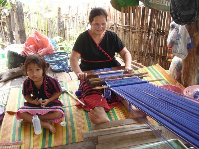 Thai Tribal Crafts Fair Trade (Chiang Mai) - All You Need to Know ...